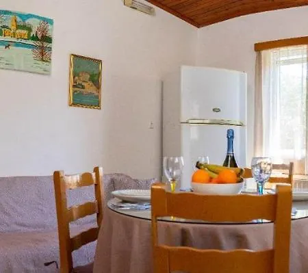Nyaraló House Beside Lemon Tree Hriszí Aktí Haniá